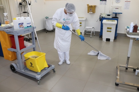 Hospital Regional de Ponta Porã (MS) intensifica limpeza em área de isolamento para pacientes com suspeita de Covid-19