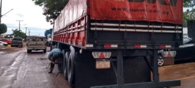 Carreta que seguia para o Paraná com mais de 600 quilos de maconha nos pneus foi apreendida pelo DOF durante a Operação Hórus