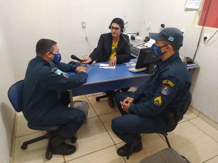 Polícia Militar participa de programa de rádio e reforça ações realizadas, em Jardim e Guia Lopes, de enfrentamento e combate ao COVID-19