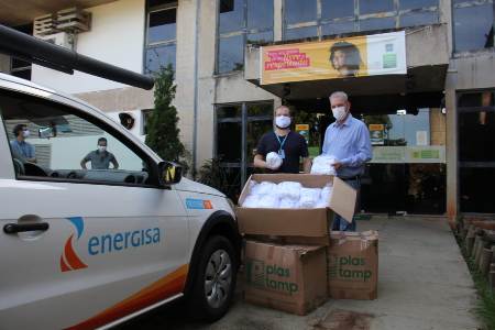 Secretário de Saúde entrega EPI’s, cartilhas e equipamentos hospitalares para Dourados