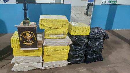 Veículo com quase meia tonelada de maconha foi apreendido pelo DOF durante a Operação Hórus