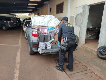 Fiat Strada carregada com produtos contrabandeados foi apreendida pelo DOF