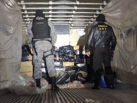 Caminhão carregado com cinco toneladas de maconha foi apreendido pelo DOF