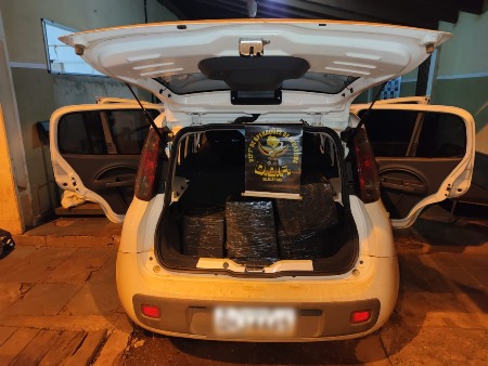 Fiat Uno carregado com mais de 400 quilos de maconha foi apreendido pelo DOF