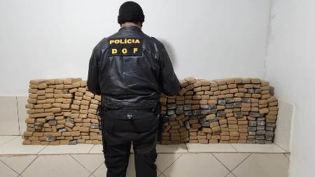 Saveiro com mais de 200 quilos de maconha foi apreendido pelo DOF