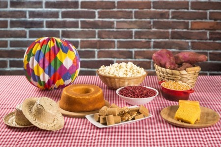 Com a recomendação para isolamento social, saiba como organizar a sua festa junina em casa