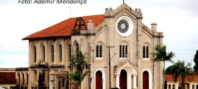 Por conta da chuva, missa drive-in muda de local e será na frente da Matriz Santo Afonso
