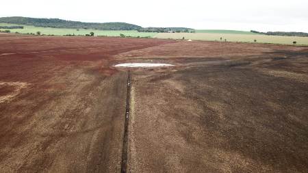 PMA de Jardim autua infrator em R$ 10 mil por degradar nascentes e construir drenos ilegalmente em área de várzea para atividade agrícola