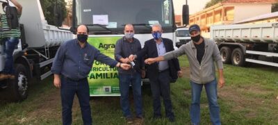 Prefeitura de Caracol recebe novo caminhão basculante em Campo Grande