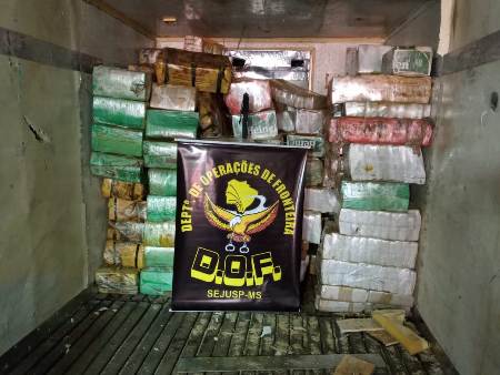 Carreta com mais de três toneladas de maconha foi apreendida pelo DOF em Caarapó durante a Operação Hórus