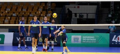 Supercopa de Vôlei: Taubaté e Cruzeiro desembarcam em Campo Grande e já treinam no Guanandizão