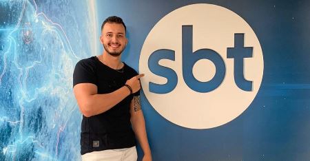 Cantor Marcos Cambrais orgulha-se em integrar o time do Programa Seja Você no SBT