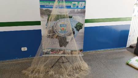 PMA de Posto montado em cachoeira do rio Amambai para a piracema prende primeiro que se arrisca a pescar durante a proibição no período de defeso