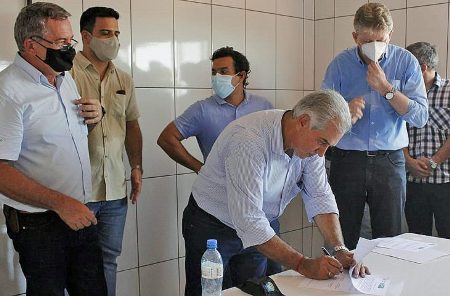 Governador autoriza pavimentação de rodovias importantes para setores industrial e do turismo
