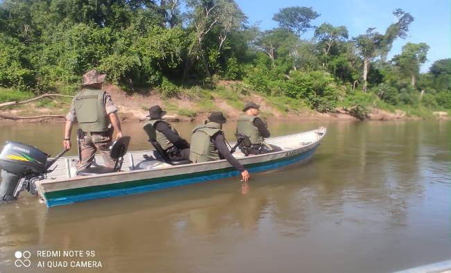 Polícia Militar Ambiental de Bela Vista e DOF fiscalizam rio Apa na fronteira em prevenção à pesca predatória