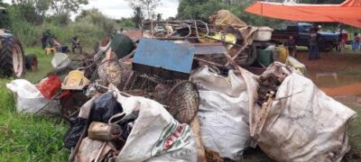 Polícia Militar Ambiental, Bombeiros e Colônia de Pescadores e comunidade usam 30 embarcações e retiram uma tonelada de resíduos do rio Dourados