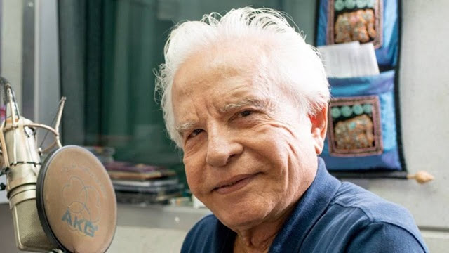 ‘Jamais pensei que voltaria’, diz Cid Moreira em retorno ao rádio