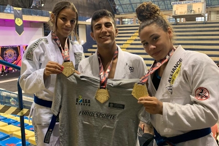 Contemplados pelo Bolsa Atleta voltam do Mundial de Jiu-Jitsu Esportivo com cinco ouros