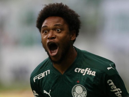 Artilheiro do Palmeiras no ano, Luiz Adriano vira braço direito de Abel