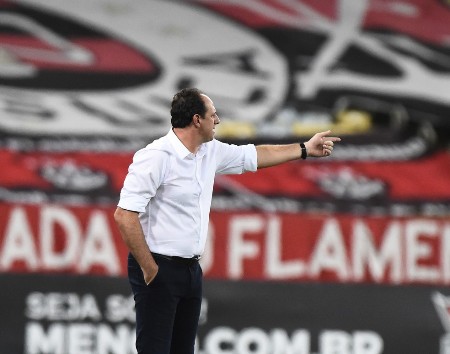 Derrota aumenta insatisfação com erros do Flamengo, e Ceni conversa com cúpula do futebol no Maracanã