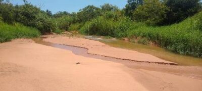 Polícia Militar Ambiental de Naviraí autua empresa em R$ 20 mil por lançar efluentes de fecularia poluindo solo em matas ciliares e córrego de rio Amambai