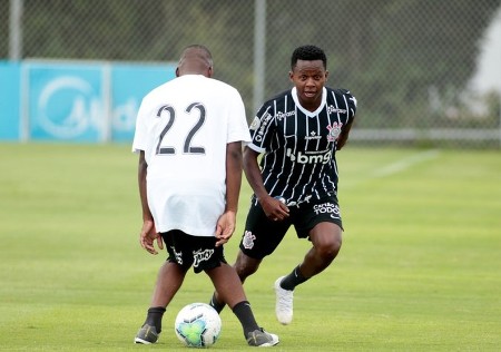 Cazares reedita drible histórico de Edílson 21 anos após Corinthians x Real Madrid em Mundial