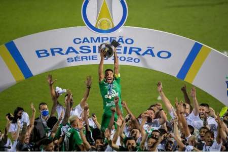 Chapecoense marca gol do título no último lance e conquista a Série B