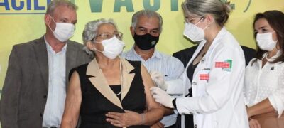 Momento histórico: Governo do Estado realiza primeira vacinação contra a Covid-19