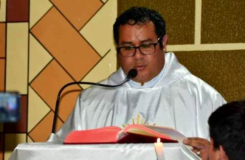 Padre Gustavo Roa Torres recebe homenagem por ter completado um ano de Ordenação Sacerdotal