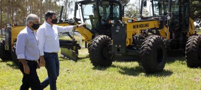 Em entrega de motoniveladoras, governador anuncia mais de mil equipamentos para agricultura familiar