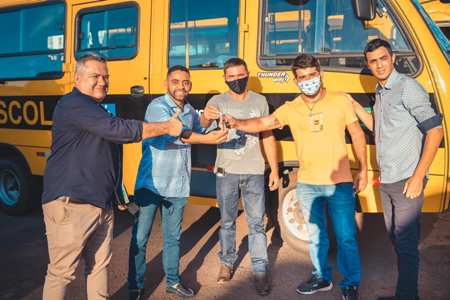 Antonio João recebeu dois novos micro-ônibus do Governo Estadual