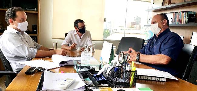 Diretor-presidente da Sanesul se reúne com prefeito de Caracol