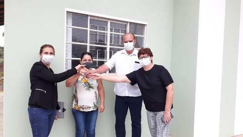 Prefeito Neco Pagliosa entrega mais moradias para famílias em Caracol