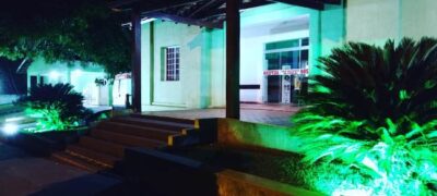 Fachada do Hospital São Vicente de Paula recebe iluminação