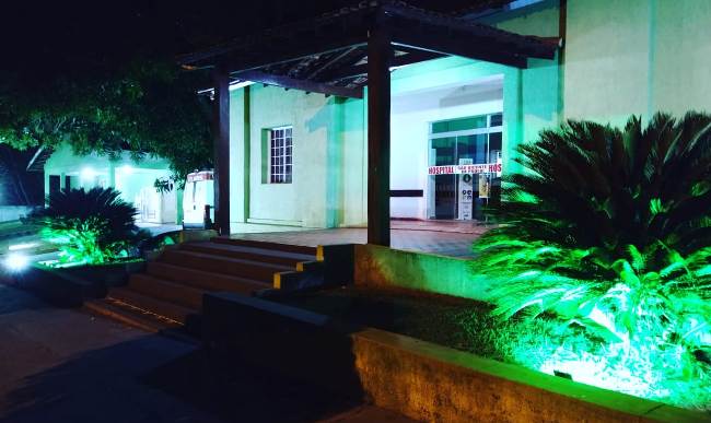 Fachada do Hospital São Vicente de Paula recebe iluminação