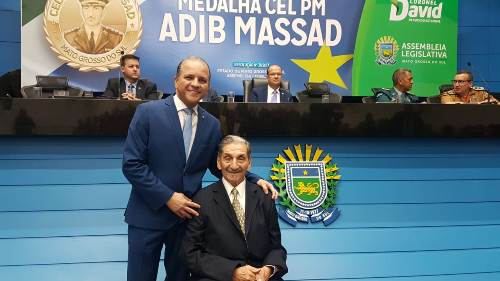 Emocionado, Coronel David presta última homenagem ao Coronel Adib, ícone do combate ao crime na fronteira, e sugere que DOF receba o nome de seu ex-comandante