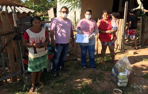 Prefeitura entrega ovos de páscoa e cestas básicas no Distrito do Alto Caracol
