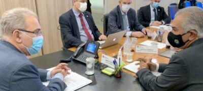 Reinaldo Azambuja cobra em Brasília reforço de vacinas para 13 municípios de fronteira