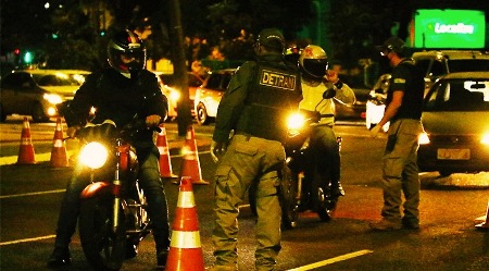 Resistência à prisão e motorista de aplicativo embriagado; Detran-MS flagrou quase 80 bêbados em blitz