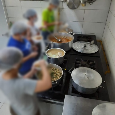 Unimed CG se une ao #VoluntáriosContraaFome, doa mais de 6 toneladas de alimentos e quase 500 marmitas 