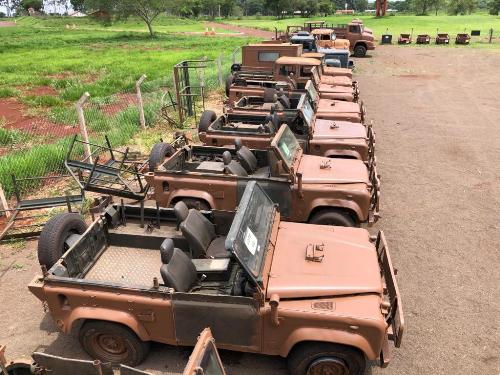 Exército leiloa veículos 4 x 4, ideais para o trabalho na fazenda