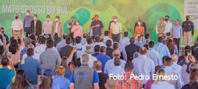 Em MS, presidente lembra de catar guavira e gastar salário na Casa Roma em Bella Vista Norte