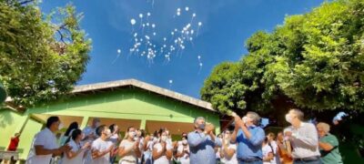 Emocionados, profissionais do Hospital São Vicente de Paula realizam homenagem ao médico Dr. Ari Prieto