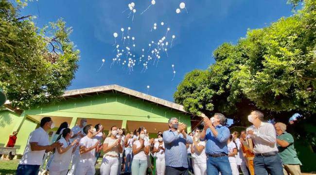 Emocionados, profissionais do Hospital São Vicente de Paula realizam homenagem ao médico Dr. Ari Prieto