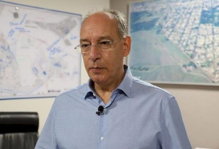 “Se não tomarmos providências, vamos ter que comprar câmara fria para colocar corpos”, diz prefeito