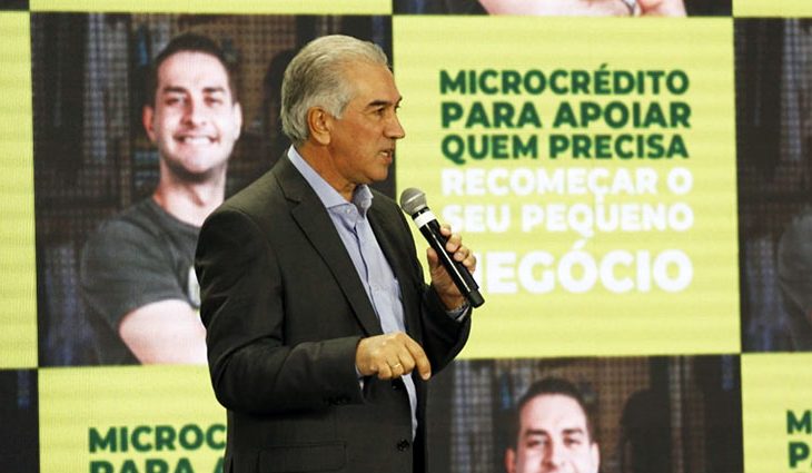 Reinaldo Azambuja antecipa metade do 13º salário dos servidores