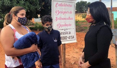 Cobertores de campanha do Governo do Estado já chegam aos lares de famílias de Campo Grande