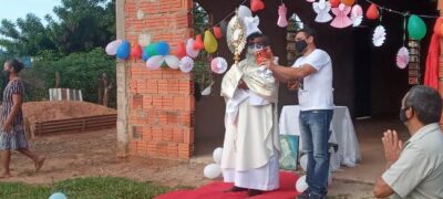 Santíssimo visita às comunidades nesse dia de Corpus Christi