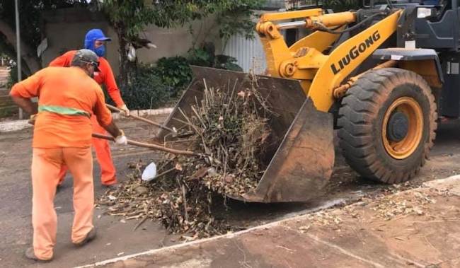Prefeitura de Caracol solicita que proprietários retirem entulhos e galhos de terrenos baldios
