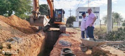 Prefeito de Caracol Neco Pagliosa vistoria obras de drenagem do município